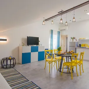 Apartament Mihael, Nin